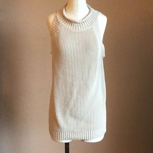 Knitted sleeveless blouse